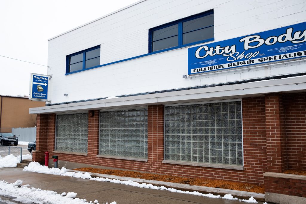 Arbisi's City Body Shop Collision Repair & Towing in Rockford